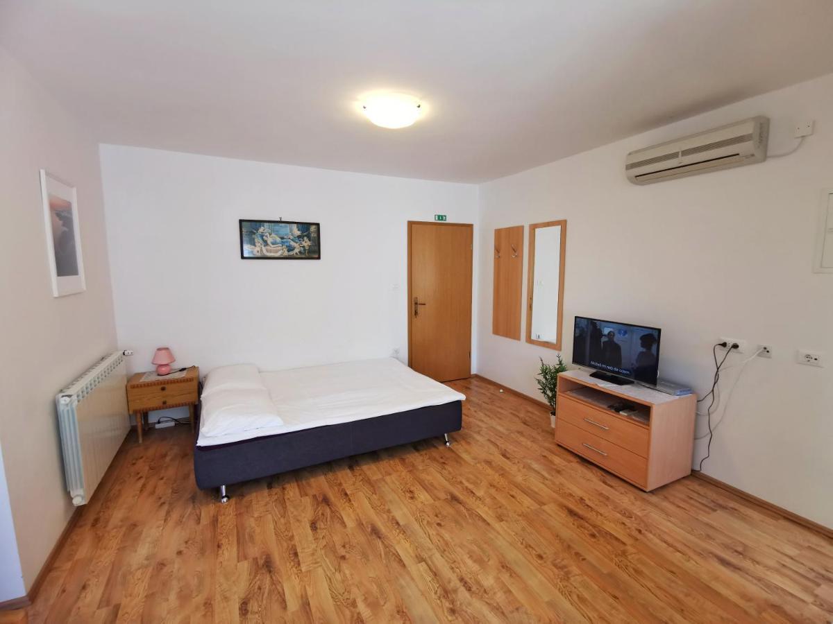 Apartments Sokolic เนเรซีน ภายนอก รูปภาพ