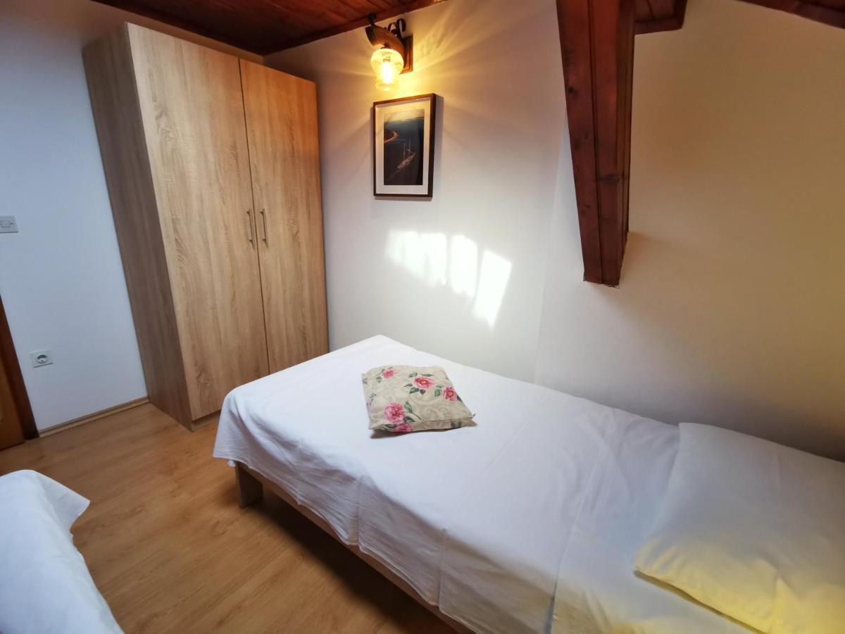 Apartments Sokolic เนเรซีน ภายนอก รูปภาพ